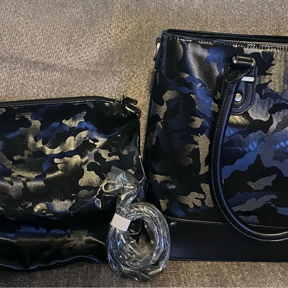 New Charleston bag. Comes with strap and extra tote. - Picture 2 of 2